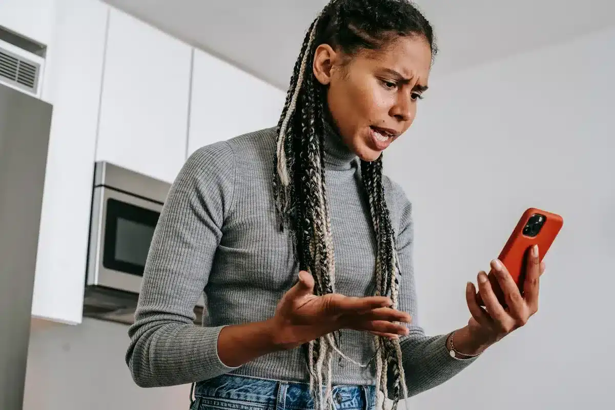 Woman angry at an unresponsive mobile website