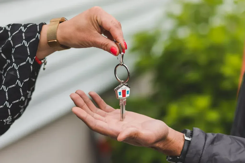 Realtor handing house keys to its new owner